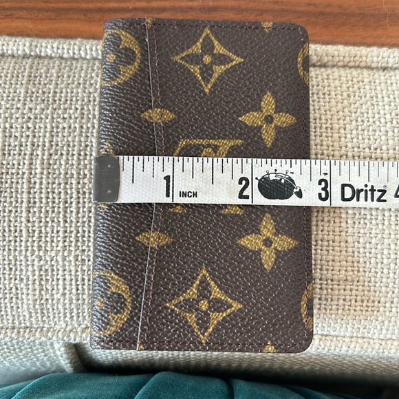 Louis Vuitton Monogram Card Holder - Picture 6 of 8